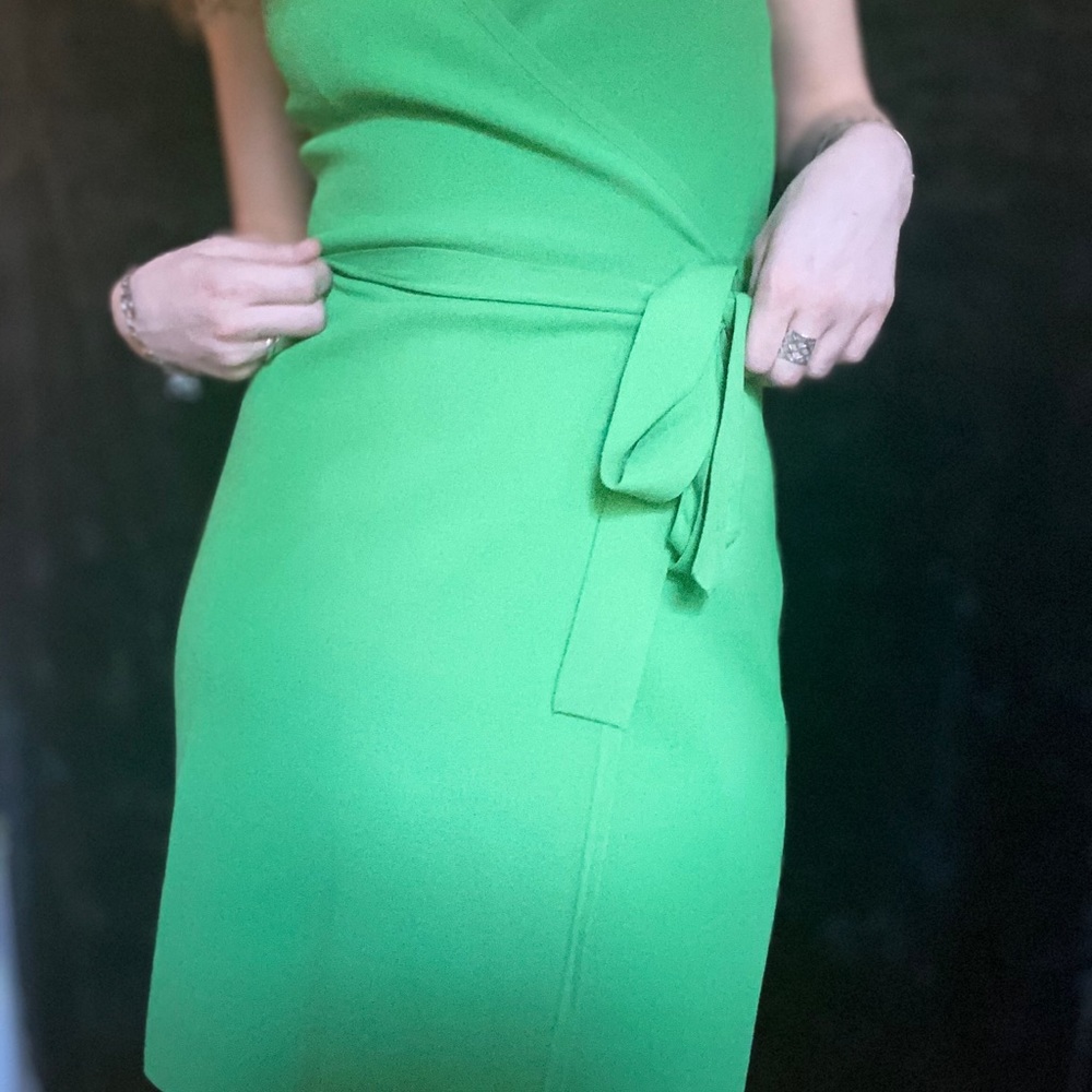 Classic VF wrap with a sultry green twist ✨